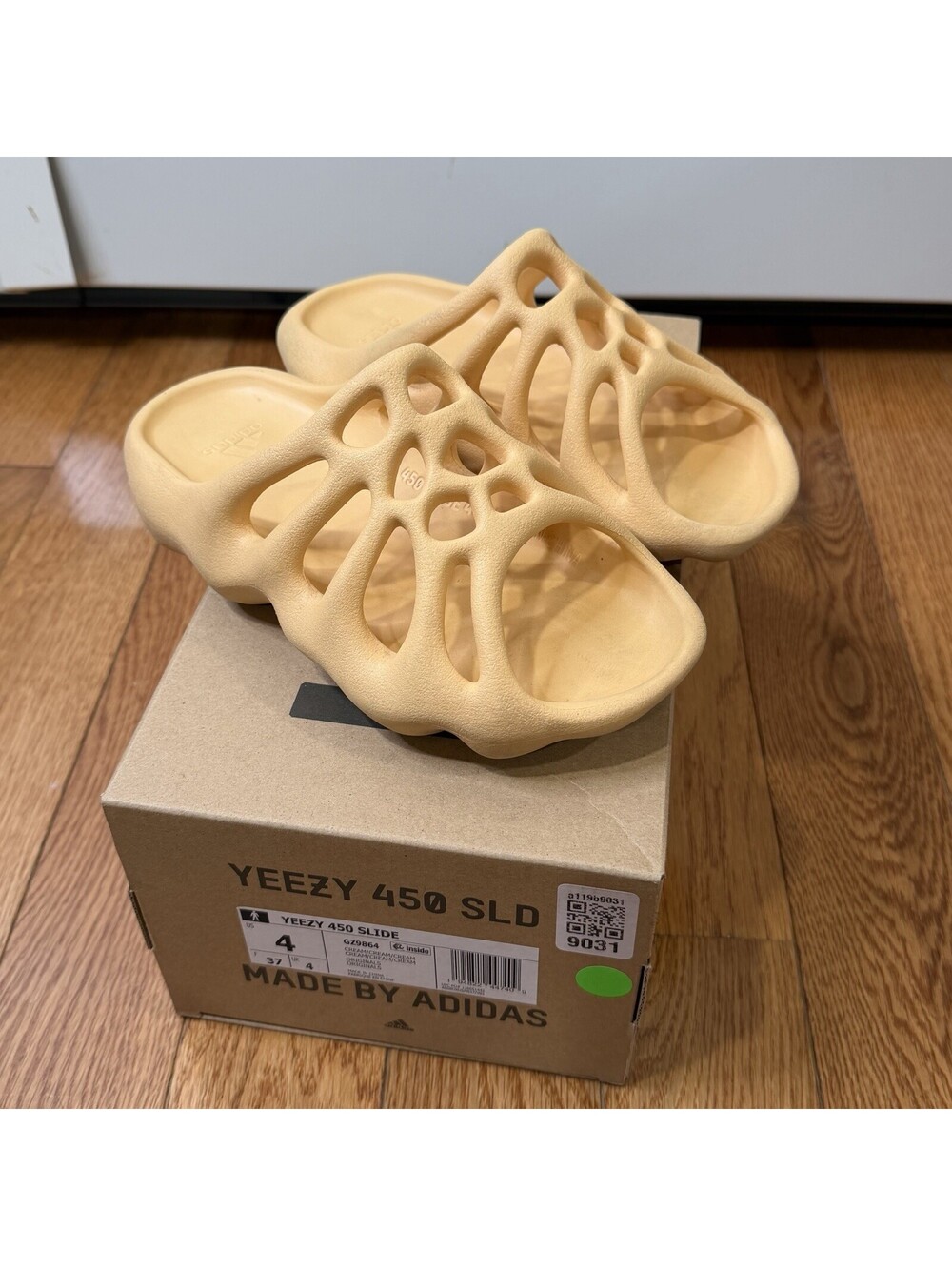 Boys Size US 4 Adidas  Yeezy 450 Slide Cream GZ9864